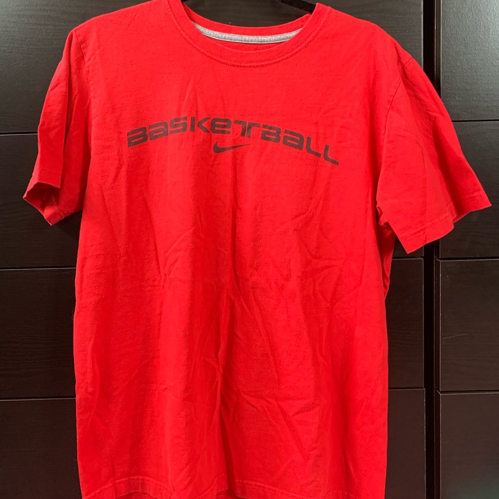 Men’s nwot Nike T-shirt